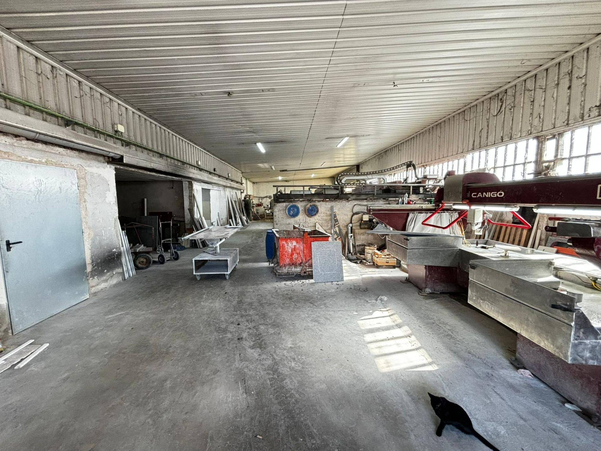 Nave industrial de alquiler en Canovelles
