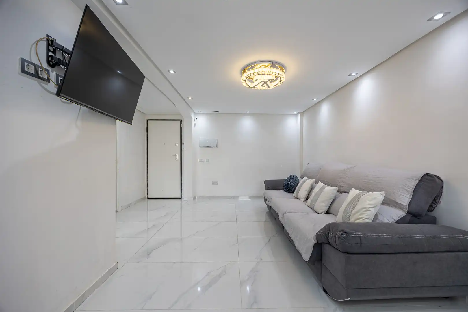Sala de estar de Apartamento en venta en Benidorm con Piscina, Amueblado y Piscina comunitaria