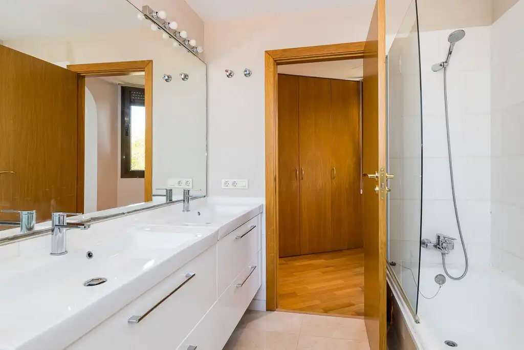 Bathroom of Attic for rent in  Palma de Mallorca  with Air Conditioner, Heating and Terrace