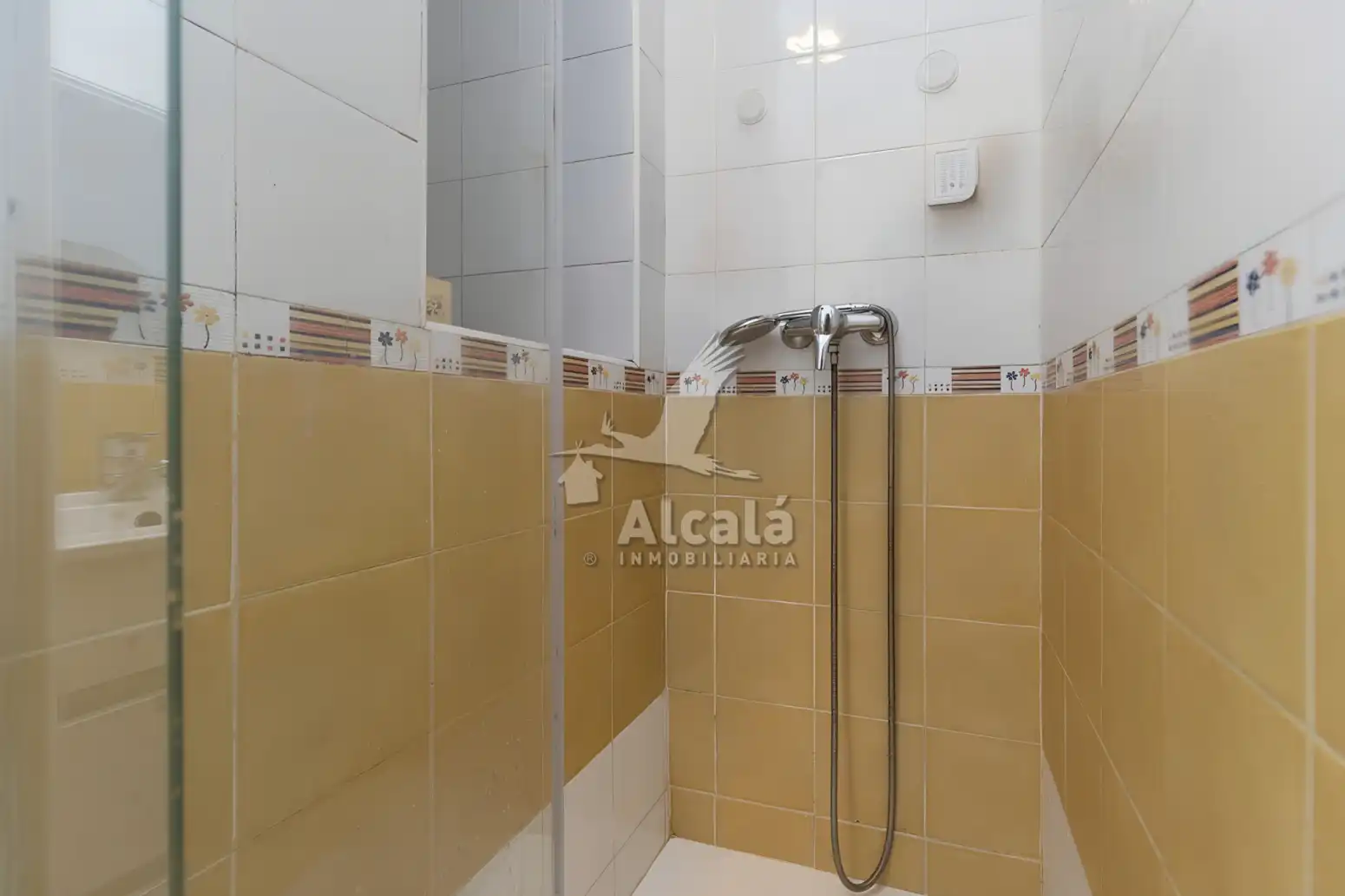 Baño de Piso en venta en Madrid con Calefacción, Jardín privado y Piscina
