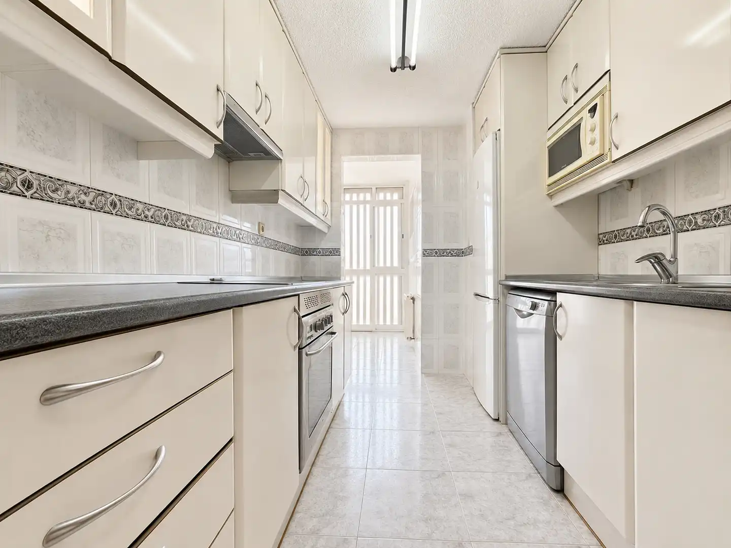 Kitchen of Flat for sale in Coslada  with Air Conditioner and Heating