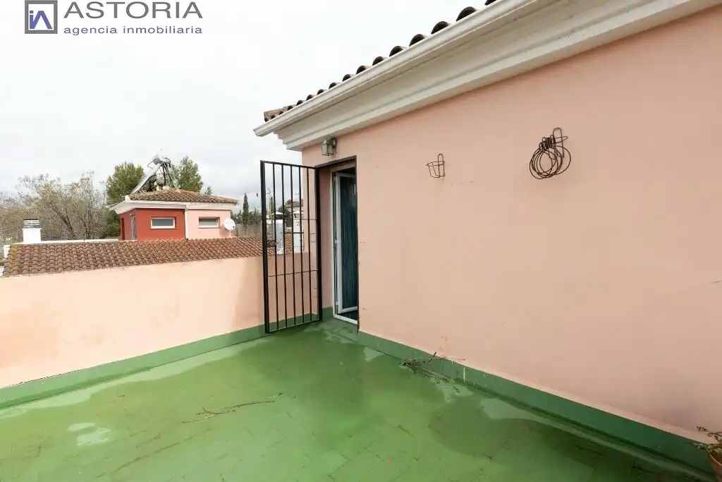 Terrassa de Casa adosada en venda en Granada amb Terrassa i Piscina comunitària