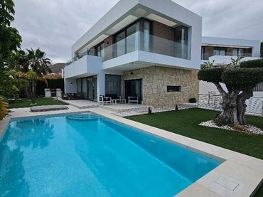 Xalet amb jardí en venda a Golf Bahía