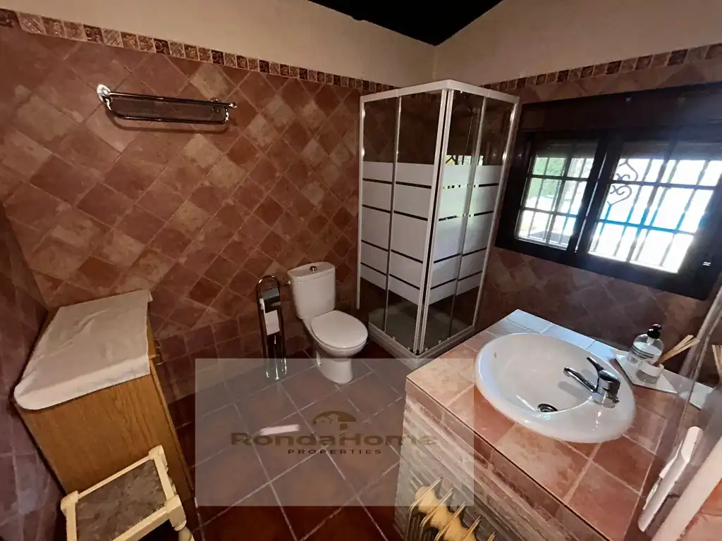 Bany de Finca rústica en venda en Ronda amb Piscina