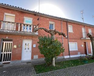 Vista exterior de Casa adosada en venda en Alar del Rey amb Moblat, Forn i Rentadora