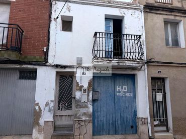 Casa amb balcó en venda a calle del Sol