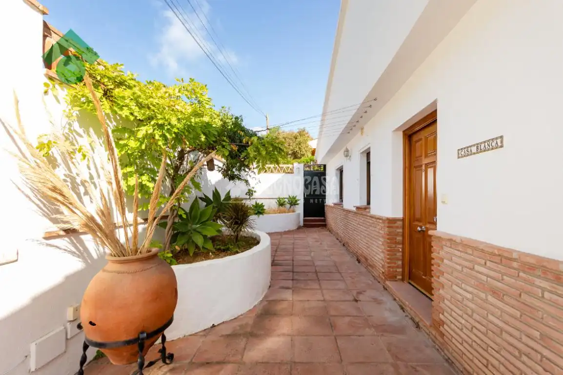 Vista exterior de Casa o chalet en venta en Almuñécar con Jardín privado y Terraza