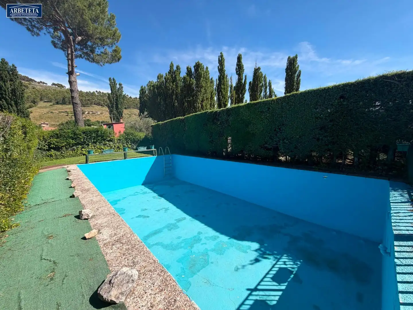 Schwimmbecken von Einfamilien-Reihenhaus zum Verkauf in Centenera mit Heizung, Privatgarten und Schwimmbad