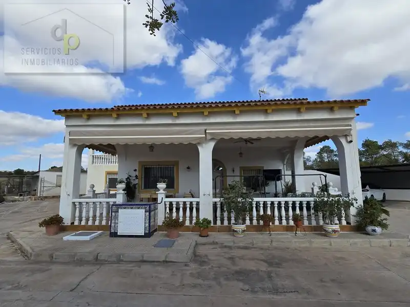 Vista exterior de Casa o xalet en venda en Elche / Elx amb Aire condicionat, Jardí privat i Terrassa