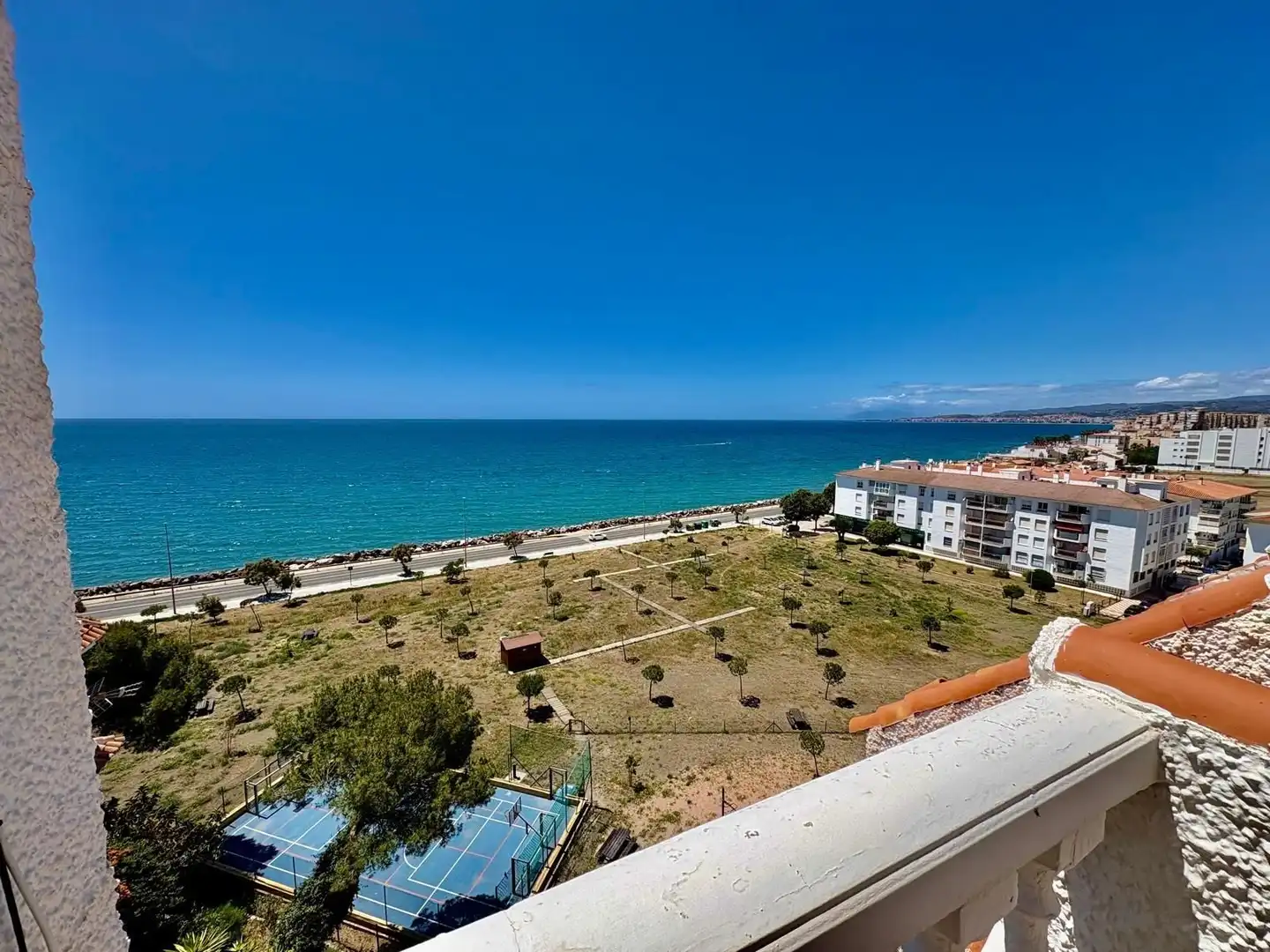 Vista exterior de Casa adosada de lloguer en Vélez-Málaga amb Terrassa, Moblat i Balcó
