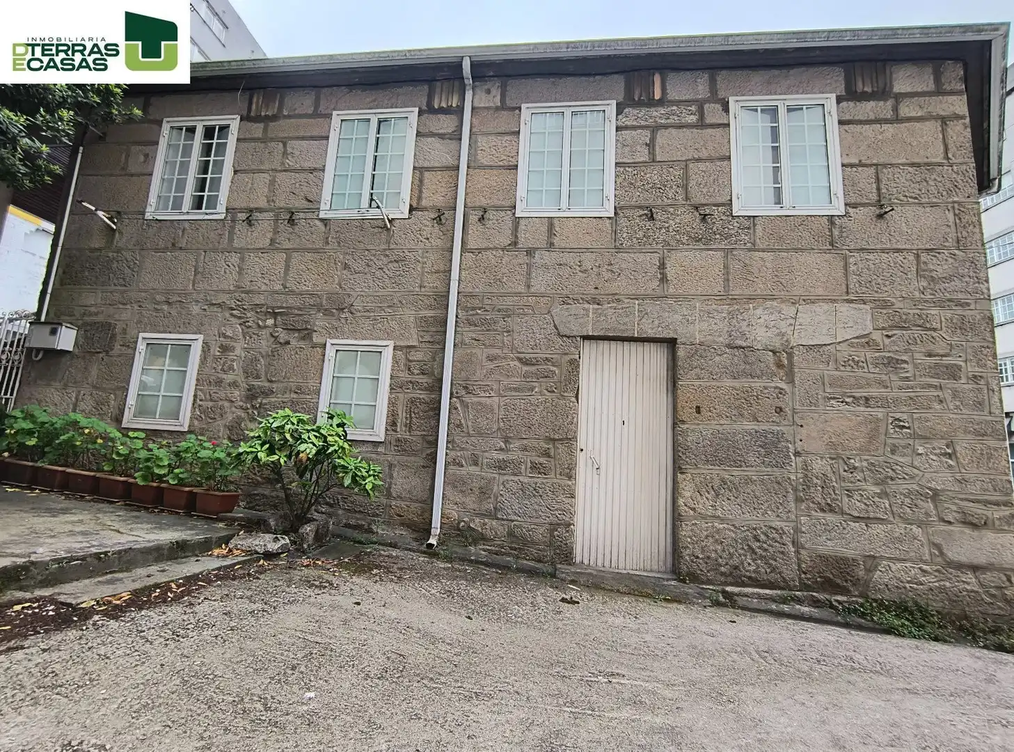 Vista exterior de Casa o xalet en venda en Pontevedra Capital  amb Terrassa, Traster i Moblat