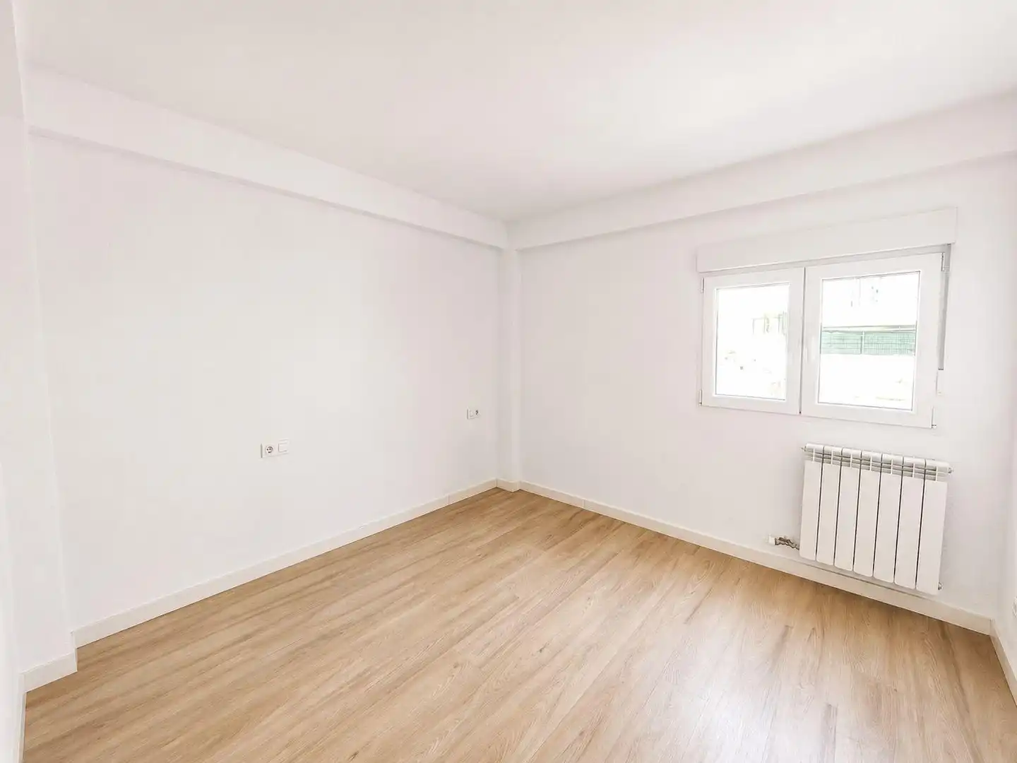 Dormitori de Pis en venda en Zaragoza amb Calefacció, Parquet i Terrassa