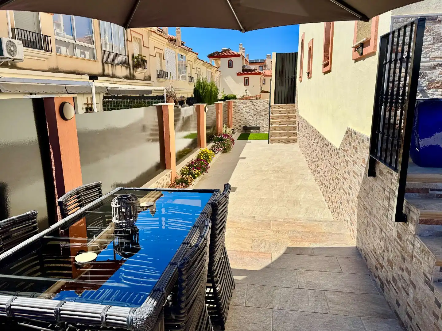 Terrassa de Casa adosada en venda en Vélez-Málaga amb Aire condicionat, Jardí privat i Parquet