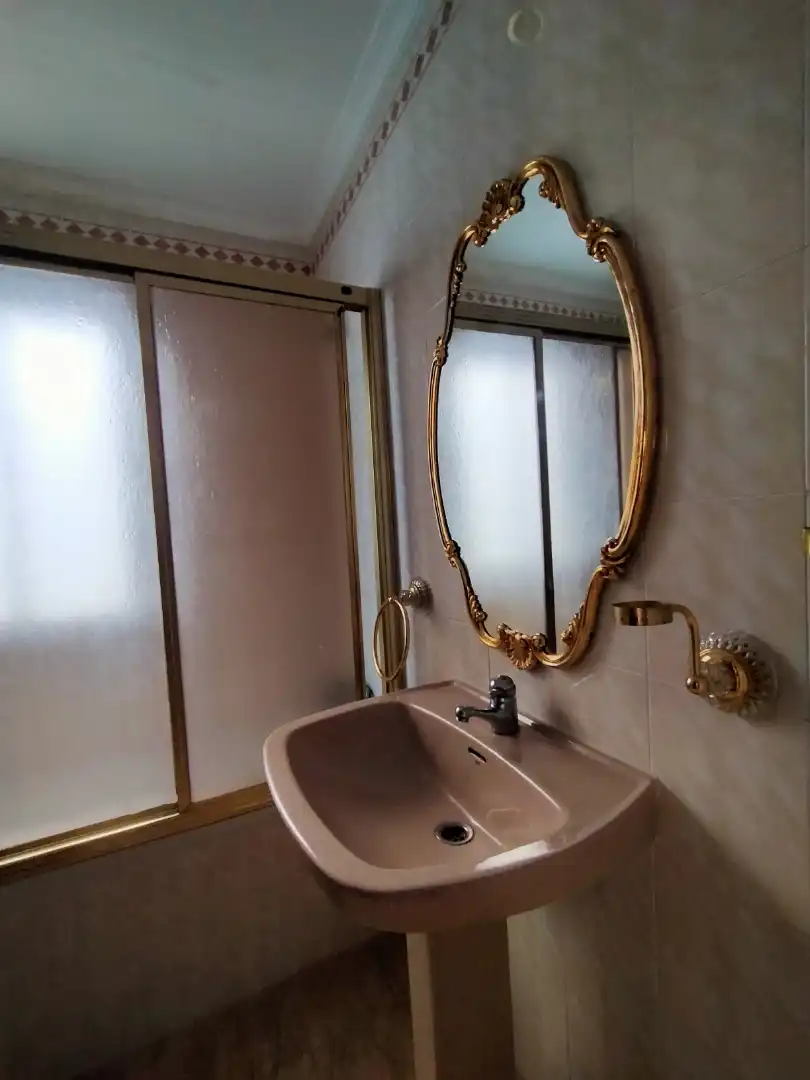 Baño de Piso de alquiler en Huelva con Calefacción, Terraza y Amueblado