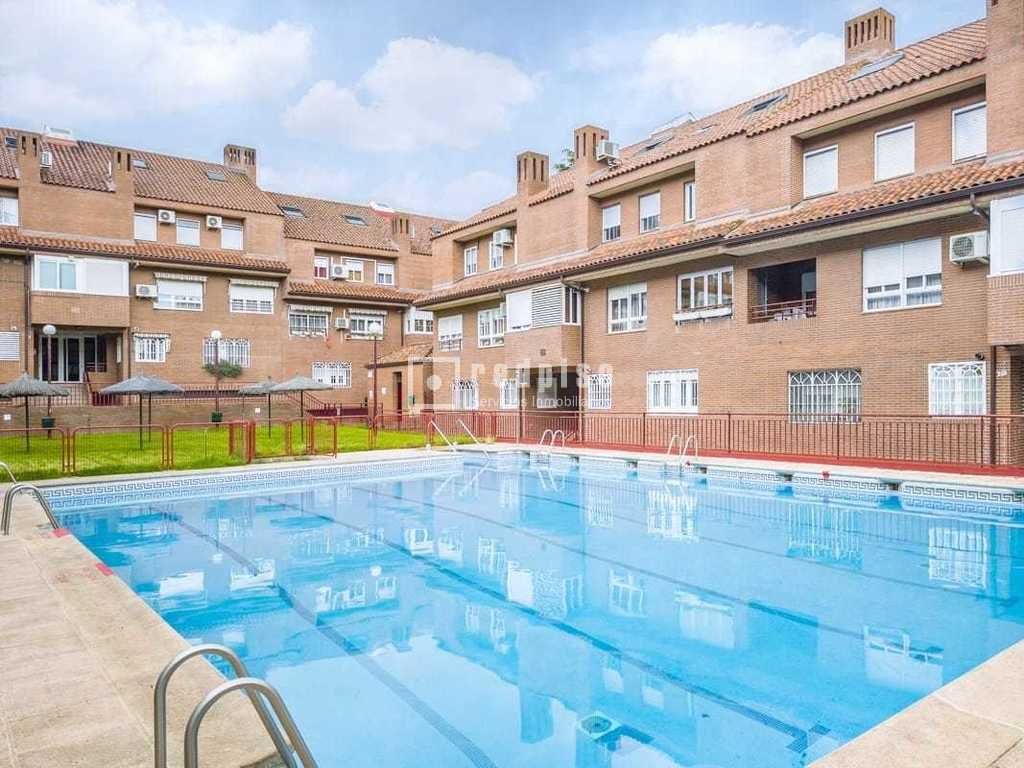 Vista exterior de Dúplex en venda en Alcorcón amb Aire condicionat, Calefacció i Terrassa