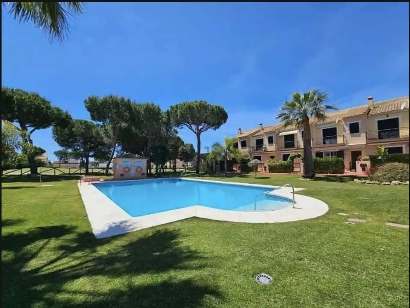Schwimmbecken von Wohnungen zur Miete in Islantilla mit Klimaanlage, Heizung und Terrasse