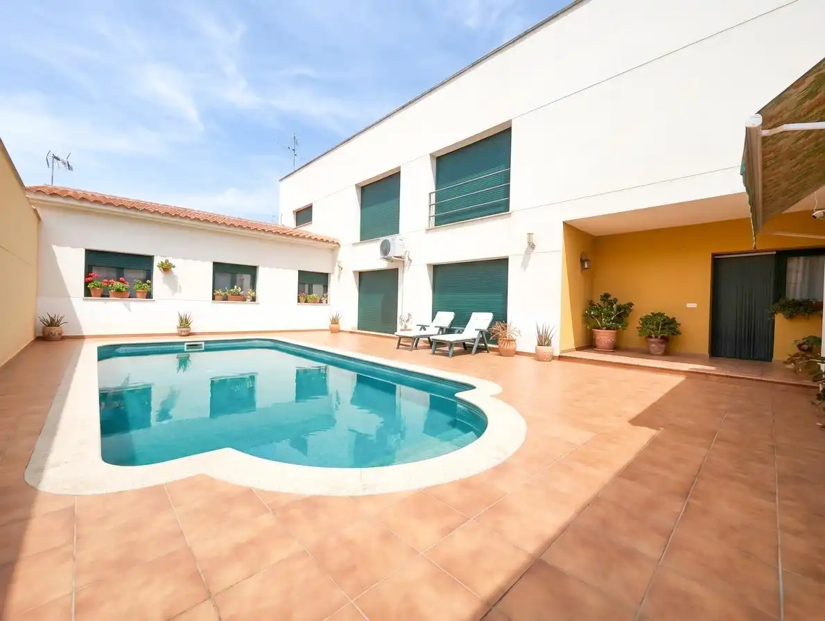 Swimming pool of Houses for sale in Puertollano  with Air Conditioner, Heating and Private garden