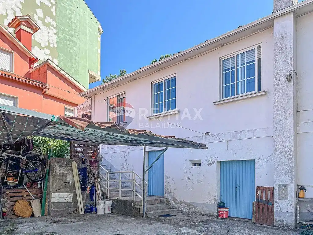 Vista exterior de Casa o chalet en venta en Cangas  con Calefacción, Jardín privado y Parquet