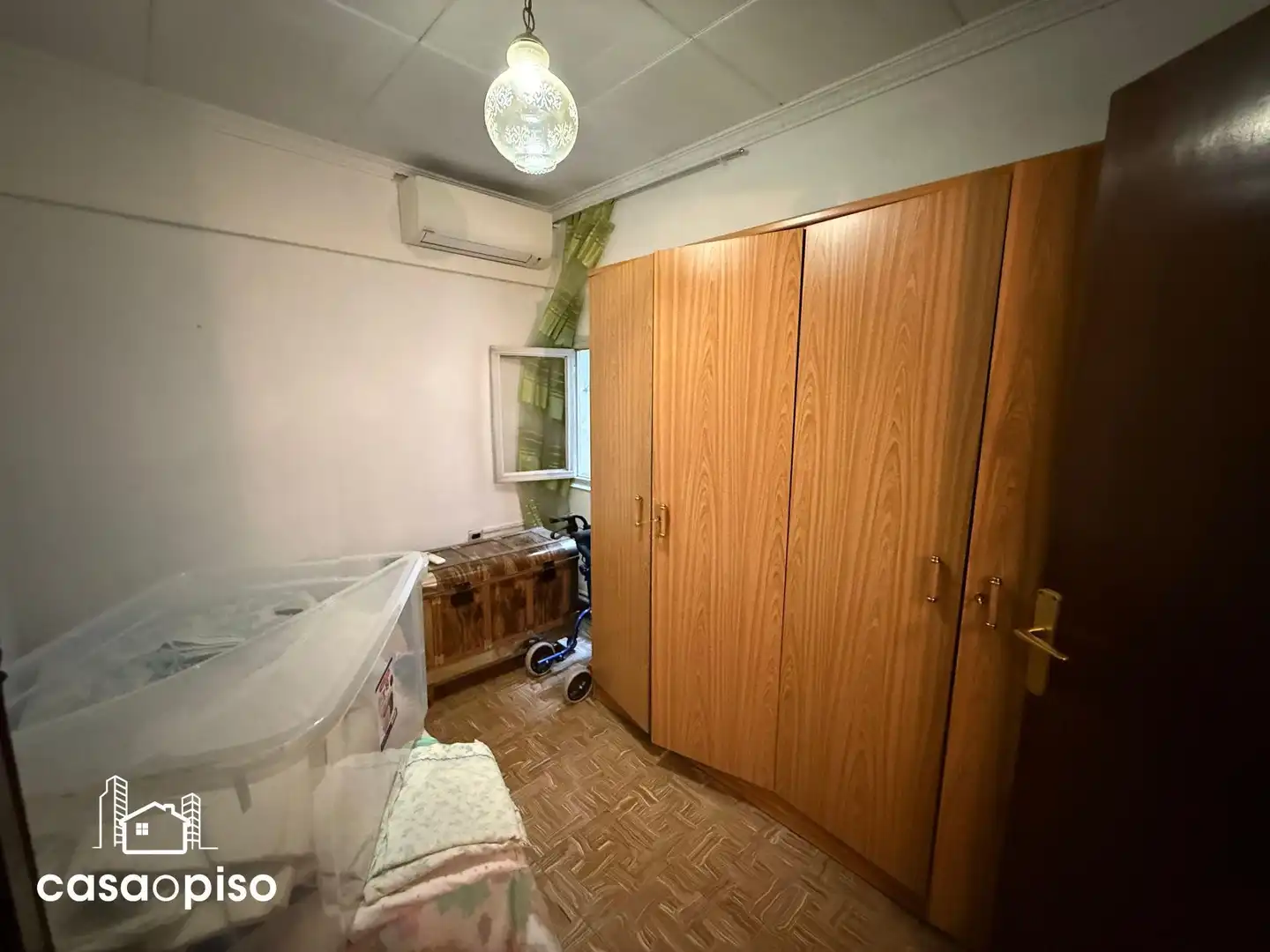 Habitación de Casa adosada en venta en Terrassa con Aire acondicionado, Calefacción y Trastero
