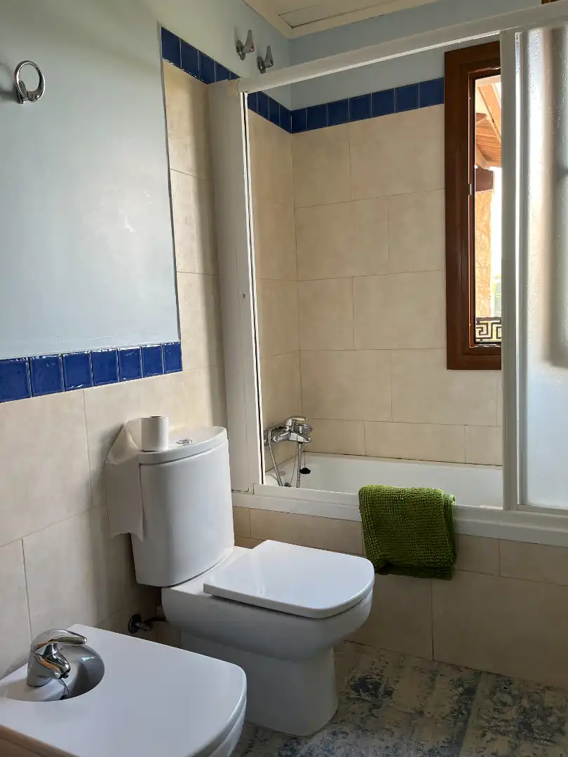 Bany de Casa o xalet en venda en Vilanova del Vallès amb Aire condicionat, Calefacció i Jardí privat