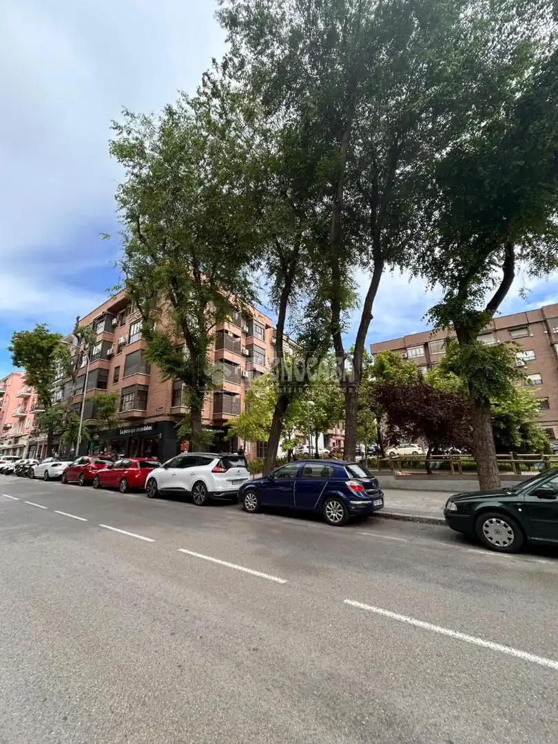 Vista exterior de Piso en venta en Madrid con Calefacción y Terraza