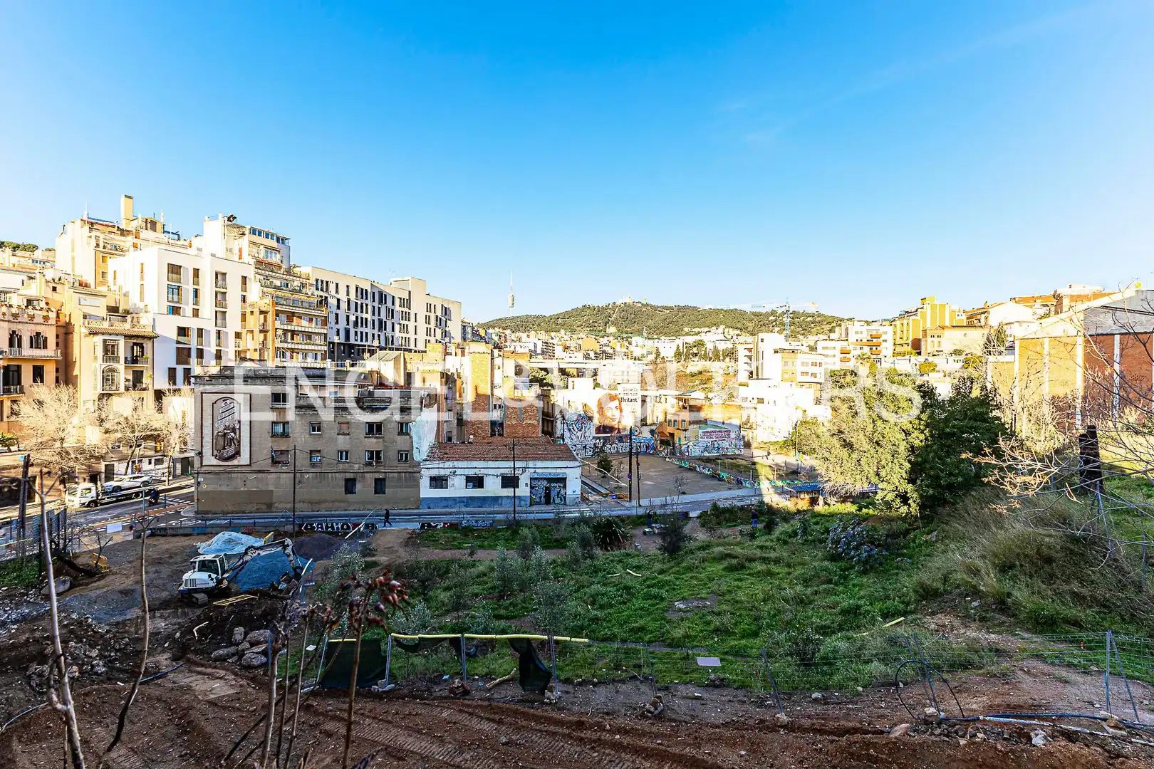 Piso en venta en Barcelona con Calefacción, Piscina y Balcón