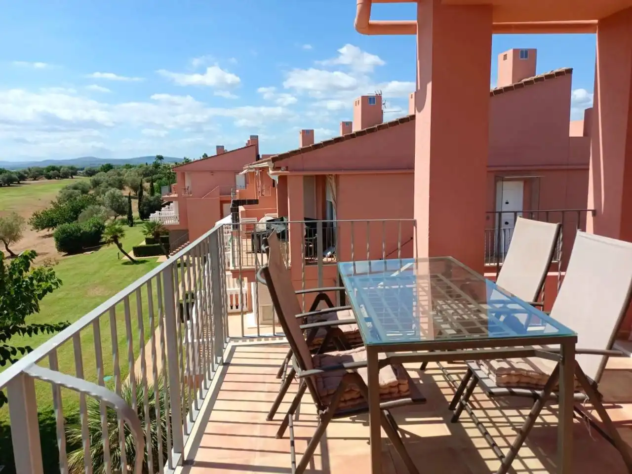Appartement compact avec piscine à louer à Calle MADRID