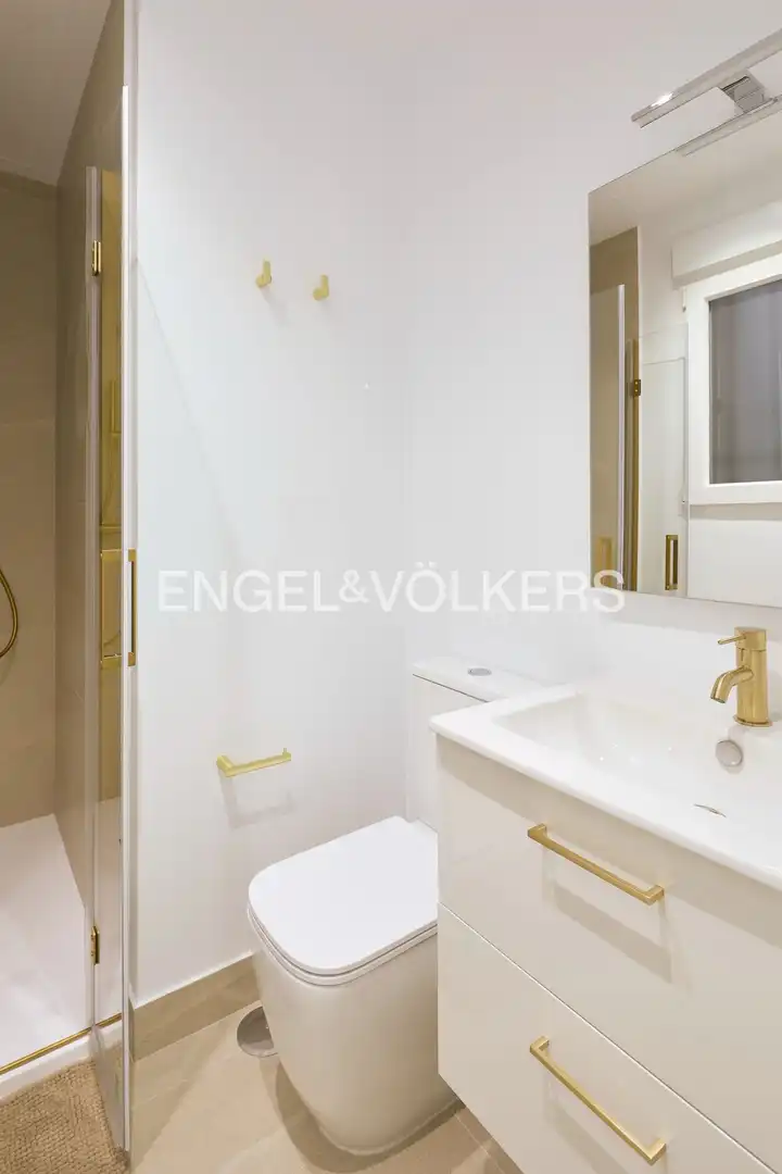 Bathroom of Flat for rent in Madrid  with Air Conditioner, Heating and Furnished