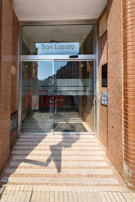 Apartament en venda en Oviedo  amb Calefacció i Traster