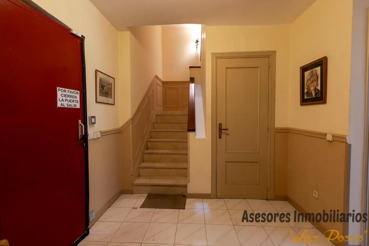 Einfamilien-Reihenhaus zum Verkauf in Madrid mit Klimaanlage, Heizung und Privatgarten