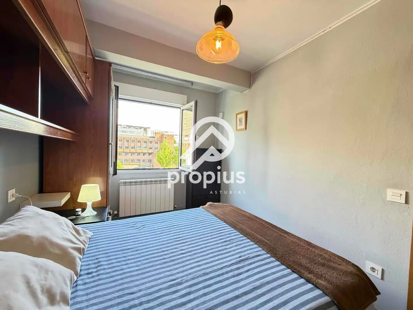 Schlafzimmer von Wohnung zum Verkauf in Oviedo  mit Heizung, Abstellraum und Möbliert