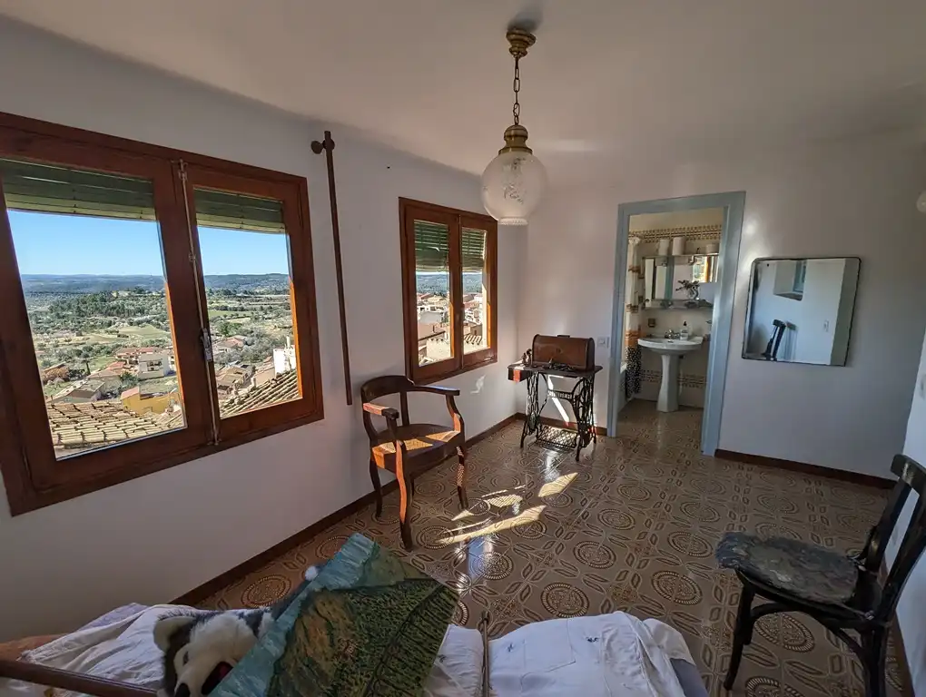 Sala d'estar de Casa o xalet en venda en Horta de Sant Joan amb Jardí privat, Terrassa i Moblat