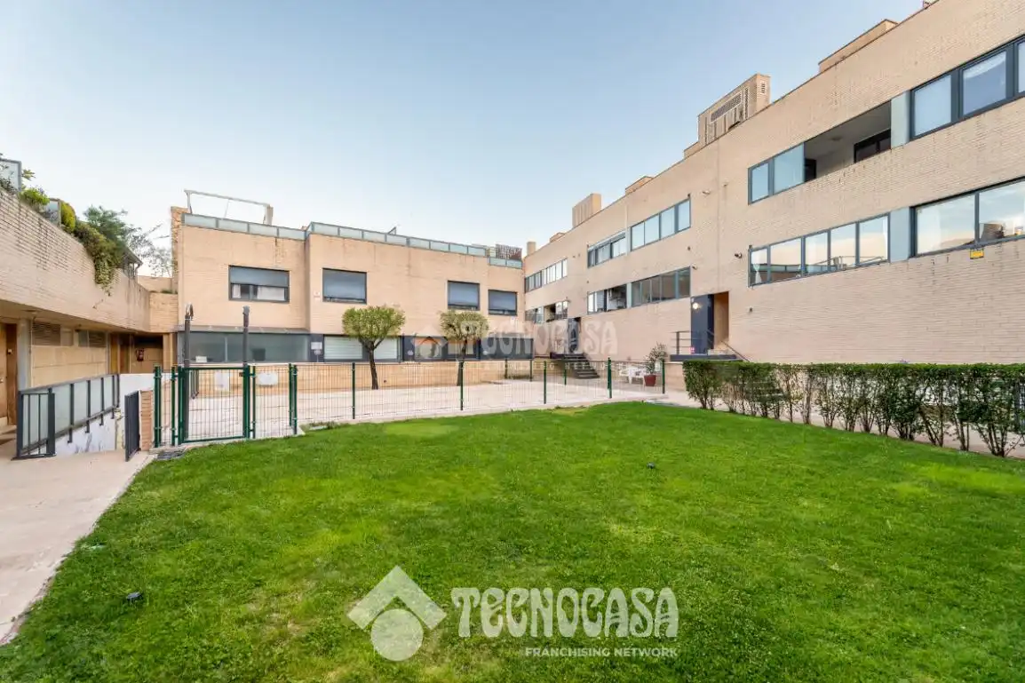 Vista exterior de Piso en venta en Torrelodones con Aire acondicionado, Calefacción y Terraza