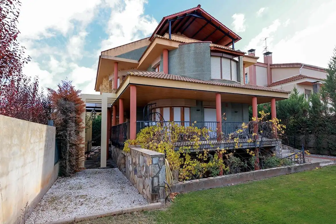 Vista exterior de Casa o xalet en venda en Calatayud amb Aire condicionat, Calefacció i Jardí privat