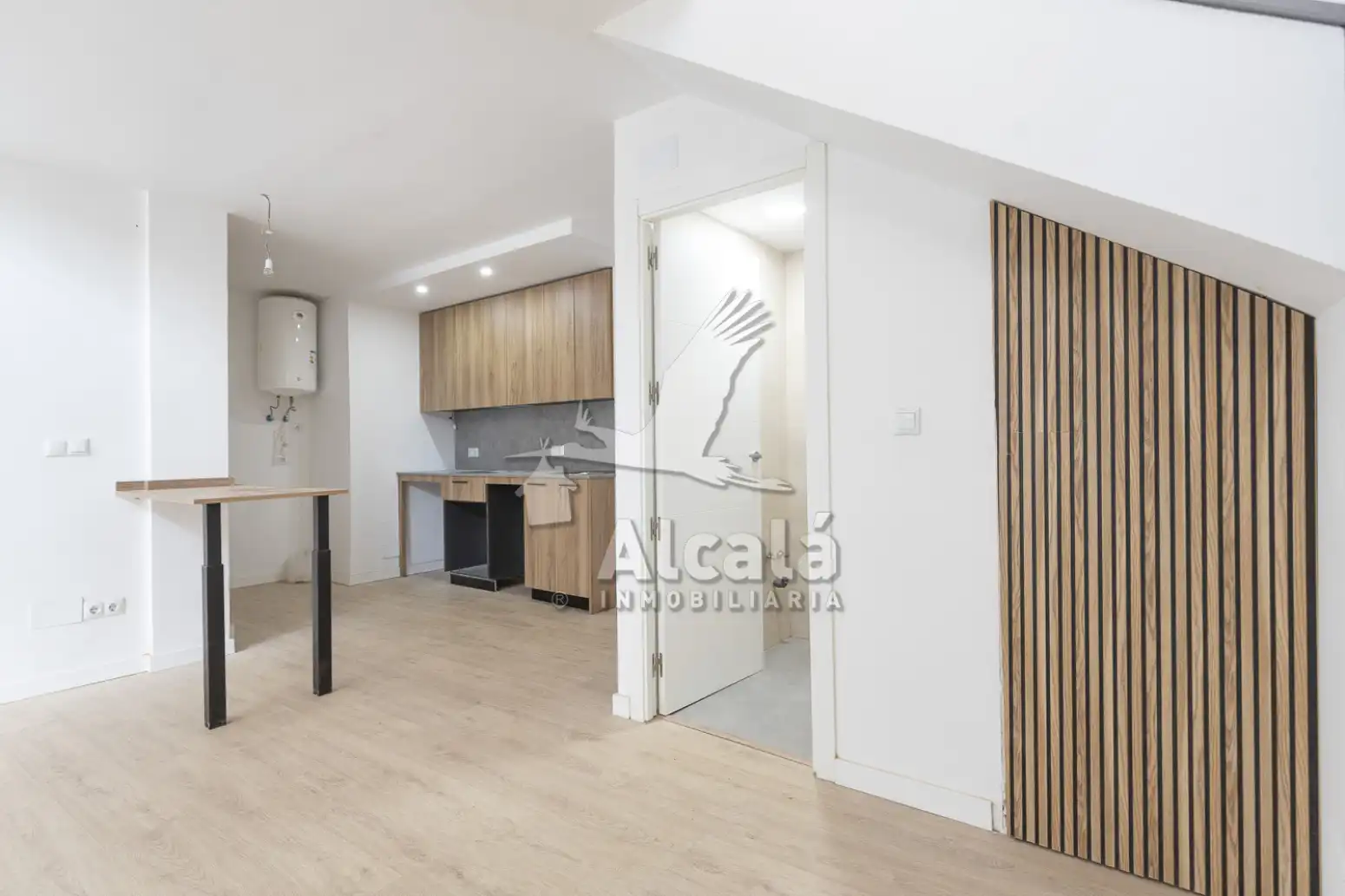 Cocina de Local en venta en Alcalá de Henares con Aire acondicionado