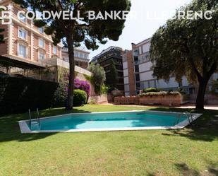 Swimming pool of Flat for sale in  Barcelona Capital  with Air Conditioner, Heating and Parquet flooring