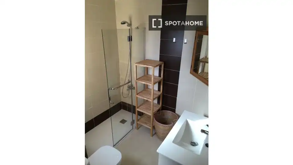 Bany de Apartament per a compartir en El Campello amb Aire condicionat, Terrassa i Moblat