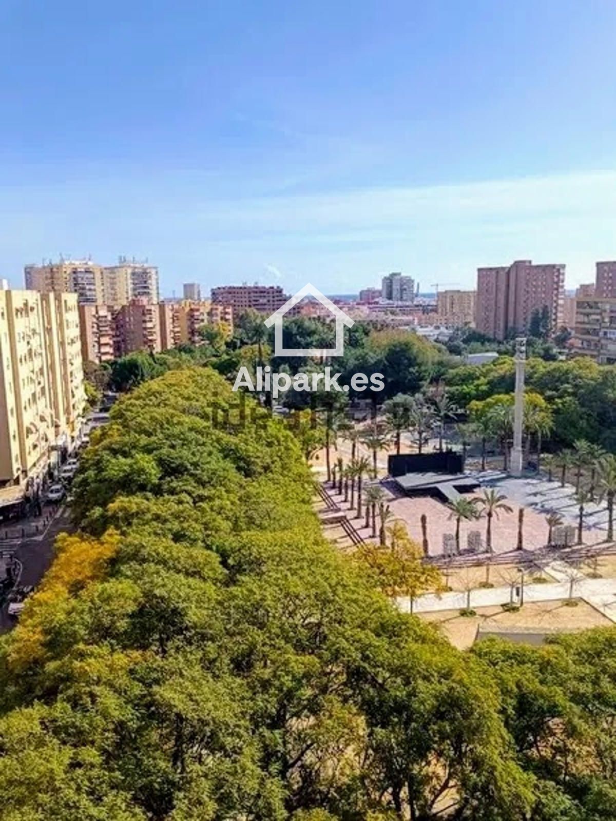 Vista exterior de Àtic en venda en Alicante / Alacant amb Terrassa, Moblat i Balcó
