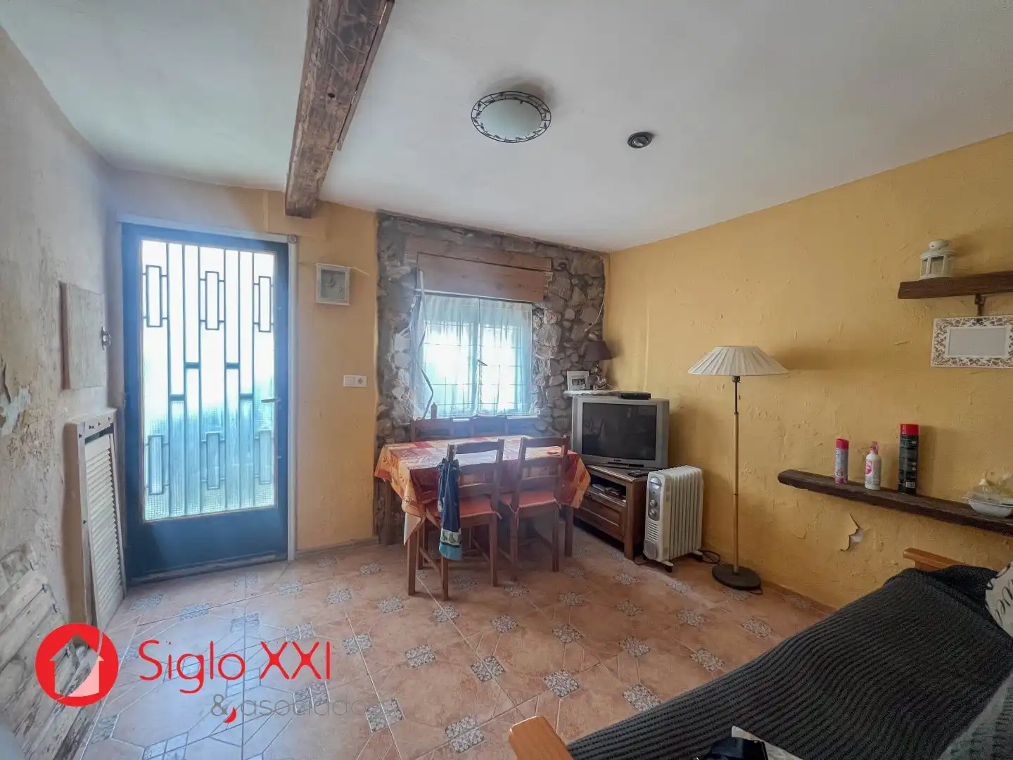 Sala d'estar de Casa o xalet en venda en Costur amb Terrassa, Traster i Moblat