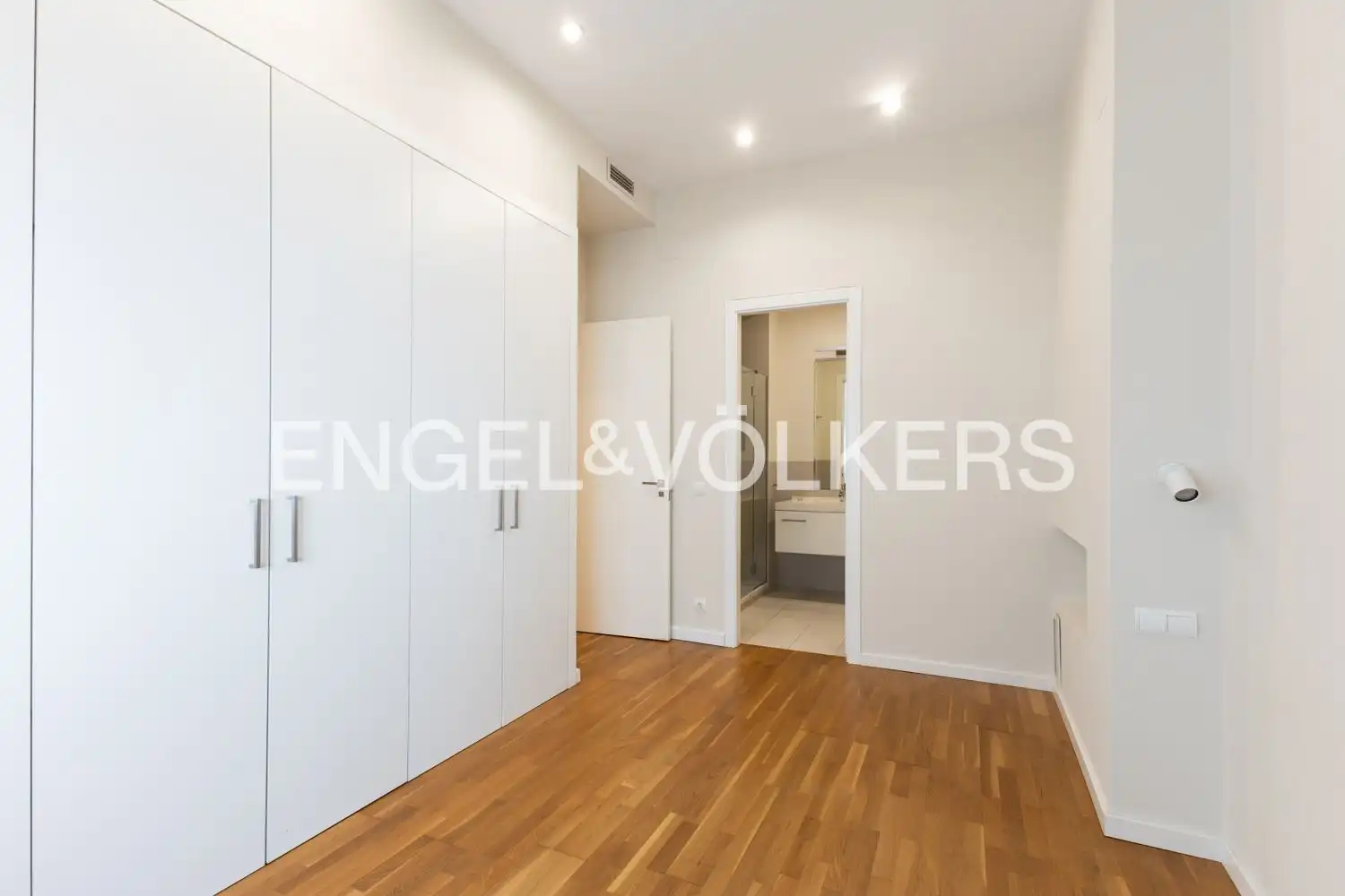 Habitación de Piso de alquiler en Valencia con Aire acondicionado, Calefacción y Parquet