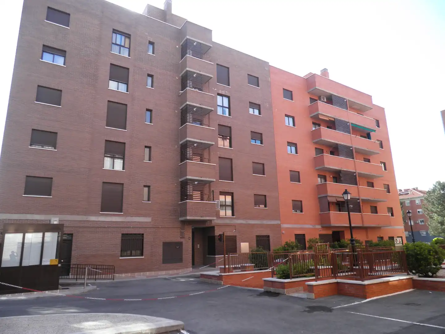 Vista exterior de Planta baixa de lloguer en Madrid amb Calefacció, Jardí privat i Forn