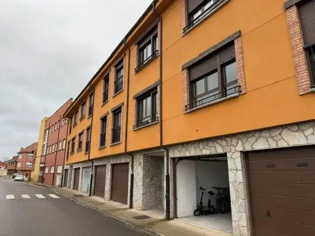 Vista exterior de Apartamento en venta en Onzonilla con Calefacción y Parquet