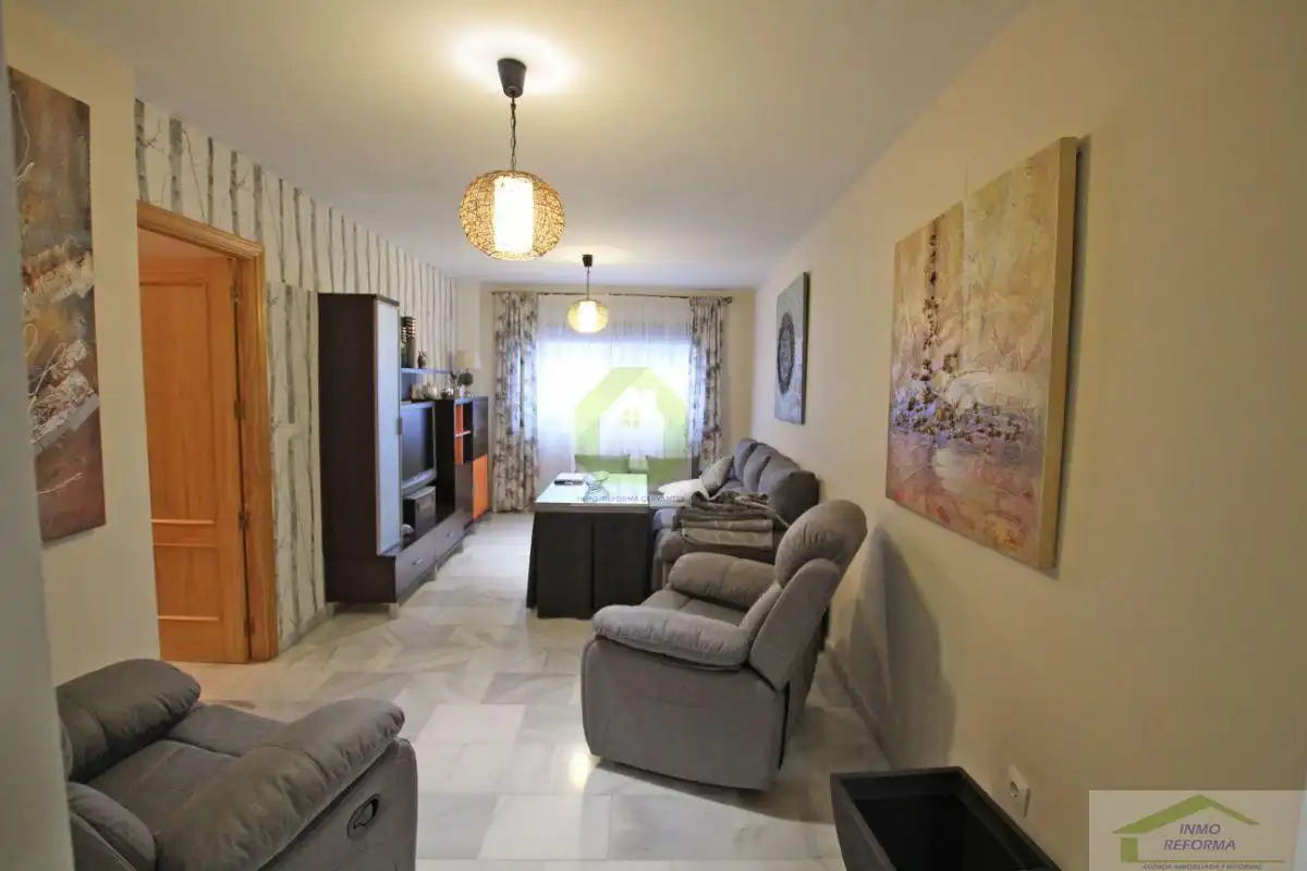 Living room of Flat for share in Armilla  with Storage room and Furnished