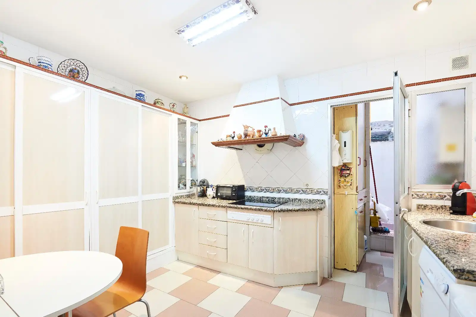 Cocina de Piso en venta en Sevilla con Terraza, Trastero y Amueblado