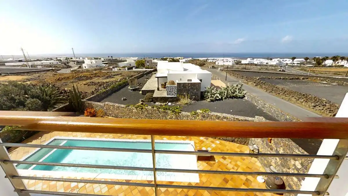 Vista exterior de Casa o xalet en venda en Yaiza amb Aire condicionat, Jardí privat i Traster