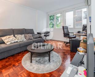 Sala d'estar de Apartament en venda en  Madrid Capital amb Aire condicionat, Calefacció i Parquet