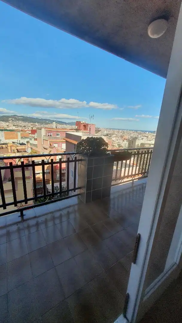 Vista exterior de Piso en venta en Barcelona con Jardín privado, Parquet y Piscina