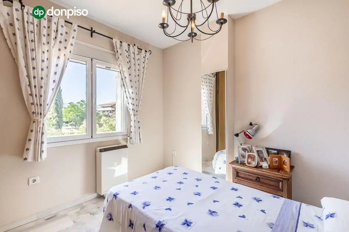 Habitación de Casa adosada en venta en Genil