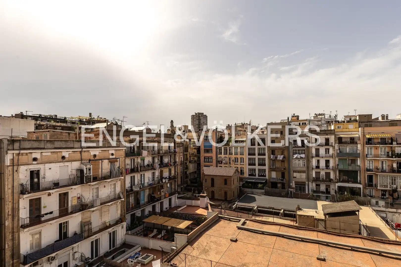 Außenansicht von Maisonette zum Verkauf in Barcelona mit Klimaanlage, Heizung und Parkett