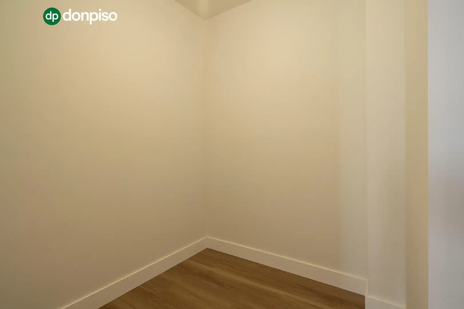 Flat for sale in Granada  with Air Conditioner